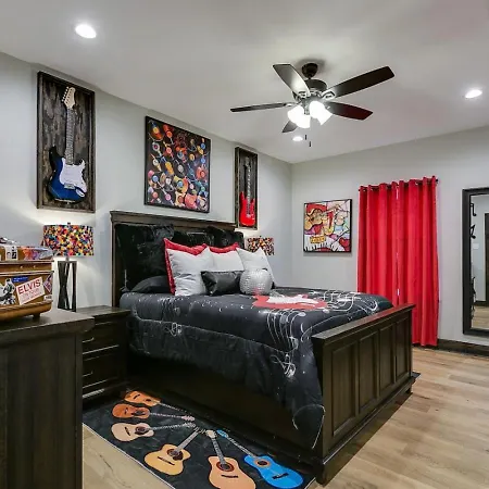 Music Hall Brand New 2Br 2 And A Half Ba